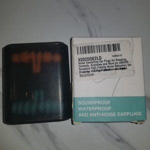Noise cancelling ear plugs
